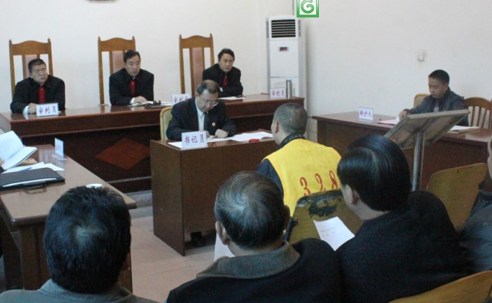 镇雄县人民法院公开审理一起放火杀人案